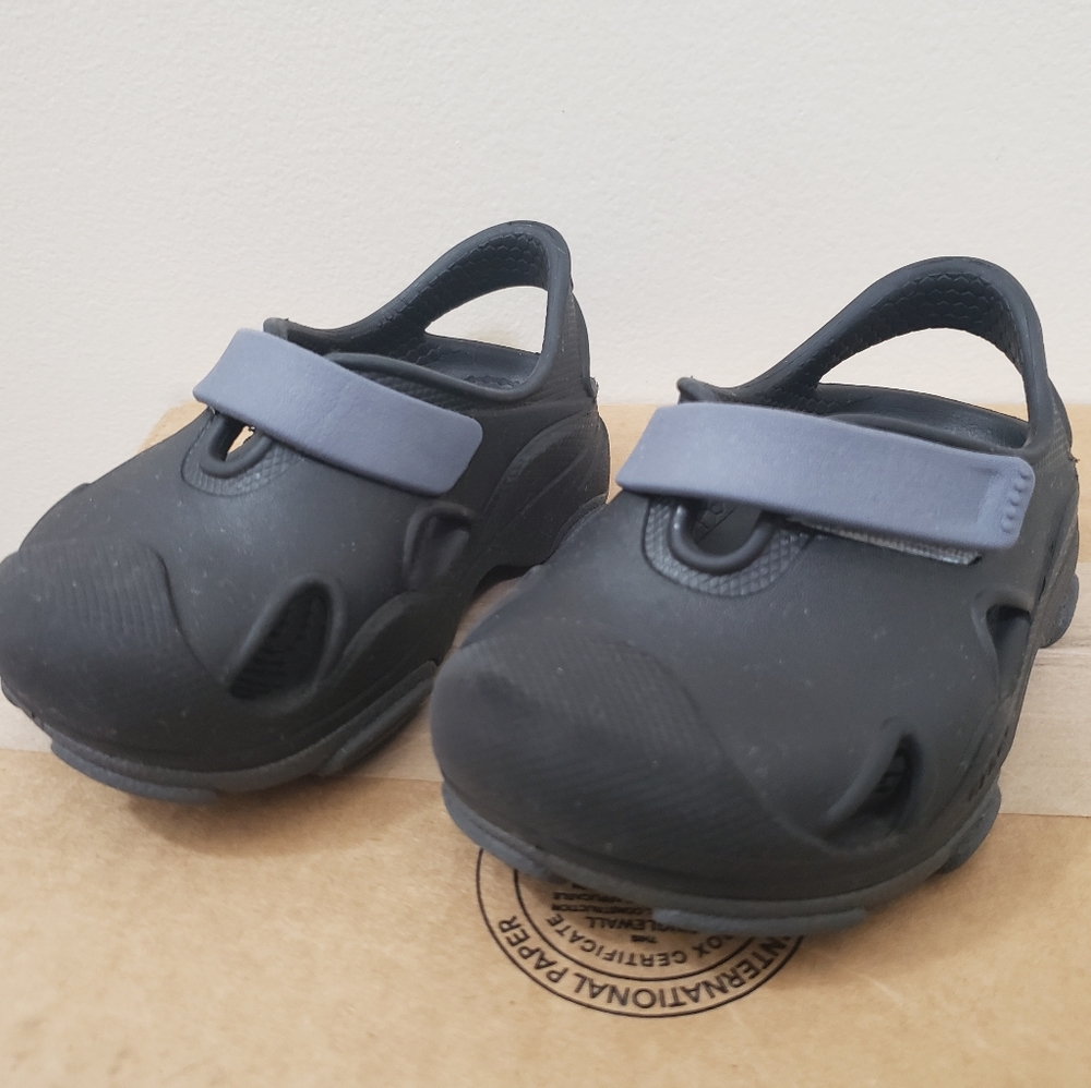 CROCS All Terrain, Closed Toe Sandal. Toddler Size 5c. Black/ Gray.